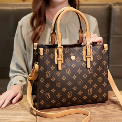 轻奢手提包2024女士单肩包斜挎包品牌奢侈送老婆生日礼物 四叶草黄